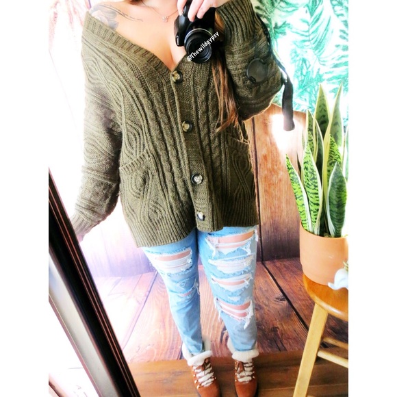 NWT // Cozy olive green cardigan ✨ - Picture 2 of 6